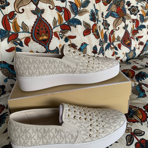 🥰New MK logo slip on shoes - Picture 6 of 7